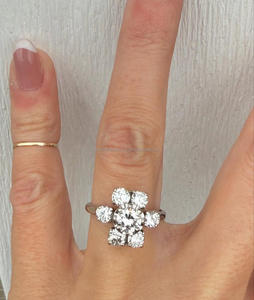 Arin/Oro de 18K/14K con diamantes naturales certificados GIA/IGI modernos, o diseños personalizados con anillos de diamantes MOQ bajos - Product Image 2