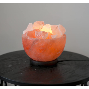 Créez un coin douillet avec une lampe de sel de l'Himalaya, un élément décoratif élégant conçu pour ajouter de la chaleur et de la beauté à votre intérieur. - Product Image 4