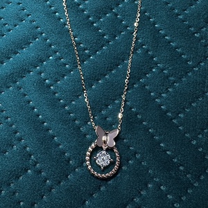 Collar con Colgante de Mariposa en Oro Rosa de 18K, Diamante Cultivado en Laboratorio de 0.195 CT, 4.71g de Oro Sólido, Certificado IGI, Diseño Minimalista Inspirado en la Naturaleza - Product Image 3