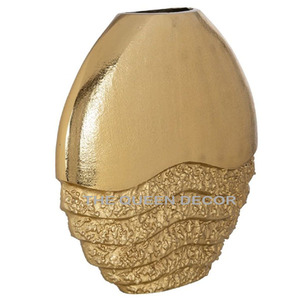 Luxury Look Silver Finished Geometric Shape Flower Vase Minimalist Design Home Office Tabletop Gifting Wedding Occasions - Product Image 2