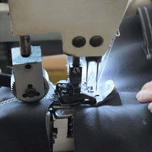 Pantalons de travail robustes pour hommes avec genoux renforcés et poches utilitaires pour la construction et l'industrie - Product Image 5