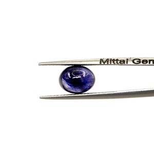 พลอยไพลินบลูแซฟไฟร์ธรรมชาติทรงคาโบชองรูปไข่ขนาด 8x10 มม. จากกรุงเทพฯ พลอยไพลินบลูแซฟไฟร์ธรรมชาติแบบเม็ดเดี่ยวสำหรับทำเครื่องประดับ - Product Image 2