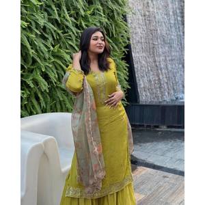 XL Party Wear Lentejuelas & Zari Bordado Traje DE TRABAJO Conjunto Elegante Vestido de novia - Product Image 5