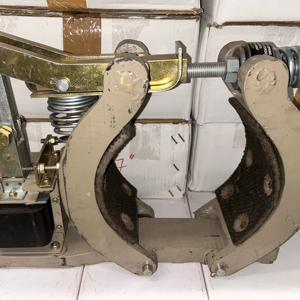 Frein électromagnétique AC CMK Electro Power de type S (5,5 pouces) Modèle ASB5.5 440V en fer pour usage industriel avec température de fonctionnement de -40°C à +85°C - Product Image 1