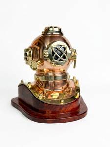 Casque de plongée en cuivre, décoration nautique, objet de collection pour les intérieurs à thème marin, les expositions côtières et la décoration maritime vintage - Product Image 3