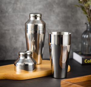 Shaker à cocktails en acier inoxydable avec une conception de durabilité optimale pour des présentations de cocktails parfaites - Product Image 5
