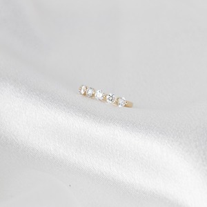 แหวนเพชรทรงกลมเจียระไนแบบบริลเลียนท์ ครึ่งวง 14K ทองคำ ประดับเพชรแล็บโกรว์ ดีไซน์เรียบหรู สามารถสวมซ้อนกับแหวนแต่งงานได้ เหมาะสำหรับเป็นเครื่องประดับชั้นดี - Product Image 5