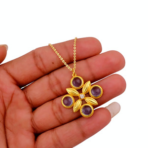 Collier pendentif trèfle El Joyero en topaze bleu clair à quatre serties, en laiton plaqué or, avec chaîne à maillons ajustable, cadeau vintage pour femme - Product Image 3