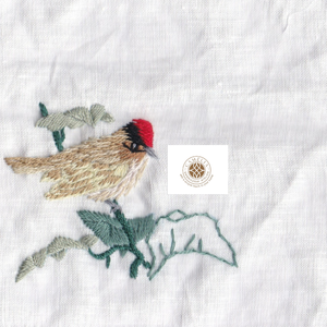 Oiseau sur branche, ses tons naturels apportent calme et ambiance relaxante de thé. - Product Image 1