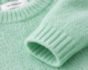 Pull-over vintage en mélange de mohair vert menthe pour homme KP INTERNATIONAL, tricoté, anti-plis, épaules tombantes, rayé, manches longues - Product Image 3