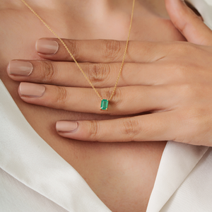 Collier élégant pour femme, style classique, or jaune véritable 18 carats, émeraude taille octogonale 6x4 mm, pendentif pierre unique, bijou à porter au quotidien - Product Image 2