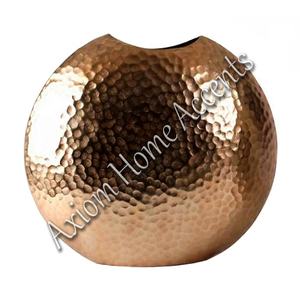 Axiom Home Accents-Jarrón de metal soplado a mano con elegancia moderna, ideal para decoración de mesas y estantes - Product Image 4