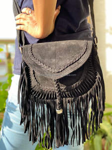 กระเป๋าสะพายไหล่ผู้หญิง กระเป๋าสะพายข้างผู้หญิง กระเป๋าถือหนังกลับพู่ห้อยเก๋ไก๋ กระเป๋าหนังสไตล์โบฮีเมียน - Product Image 3