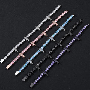 Bracelet religieux en diamants plaqué or 18 carats, design croix, diamants naturels taille brillant ronde couleur G, bijoux unisexe à vendre - Product Image 3