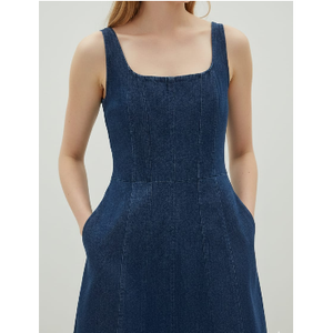 Vestido midi casual estructurado de mezclilla índigo sin mangas con cuello cuadrado y corte acampanado para mujer - Product Image 3