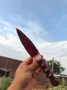 Punta de Flecha de Vidrio Obsidiana Roja Hecha a Mano con Mango de Madera Tallado, Cuchillo de Lanza de Estilo Primitivo, Pieza Coleccionable de Arte para Exhibición - Product Image 5