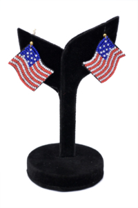 Boucles d'oreilles pendantes légères et confortables, inspirées des couleurs américaines, en forme de bottes de cowboy perlées, rouge, blanc et bleu patriotiques, style western affirmé - Product Image 5