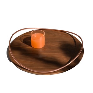 Plateau de service en bois artisanal indien, décoratif, avec poignée ronde en métal, pour aliments, sur mesure - Product Image 1