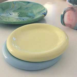 Los posavasos de alto brillo crean una impresión memorable en la mesa con su sofisticado acabado de alto brillo. - Product Image 1
