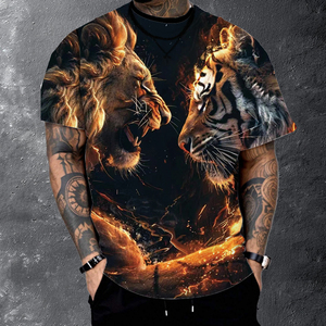 Camiseta de Sublimación 3D con Diseño de Batalla de Tigre vs León - Estampado Artístico de Animales para Hombre - Estilo Urbano con Gráfico de Fuego - "El Poder del León" - Product Image 1