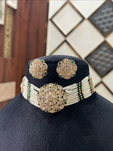 Conjunto de collar choker Kundan de calidad premium que complementa todos los atuendos: sari, trajes, lehenga, estilo indo-occidental, diseño elegante y sofisticado. - Product Image 3