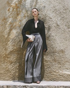 Chemisiers de haute qualité pour femmes, coupe ample élégante, SEREN WRAP SHIRT, triacétate coréen premium, ODM, chemisiers et blouses pour femmes, Vietnam - Product Image 3