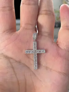 Pendentif Croix Glacée en Argent Sterling 925 Plaqué Or 18K Luxe Hip Hop avec Moissanite Pavée et Diamant Dvars - Product Image 4