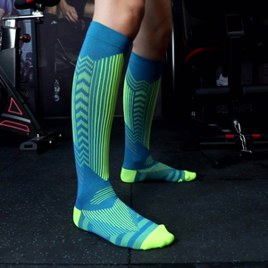 Chaussettes de compression mi-hautes à motif géométrique, respirantes, en spandex et polyester, pour la course à pied, été, sans coutures, tricotées, pour hommes - Product Image 3