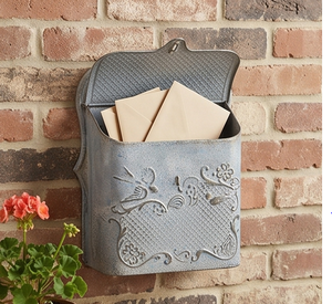 Boîte aux lettres vintage en acier galvanisé avec motif floral en relief, montage sur poteau, accès frontal décoratif, boîte aux lettres élégante - Product Image 6