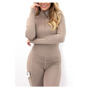 เสื้อแข่งขันสำหรับผู้หญิงทันสมัย พิมพ์โลโก้ตามสั่ง สีพื้น ผ้าถักระบายอากาศดี MOQ ต่ำ เสื้อสำหรับขี่ม้า - Product Image 1