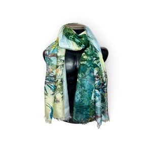 Châle de mode haut de gamme pour femmes, idéal pour robes, hauts, manteaux et tenues saisonnières, à prix abordable, fabriqué par Manufacture Shawl. - Product Image 3