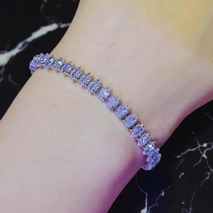 Bracelet élégant en diamant de laboratoire de haute qualité, bijoux élégants pour un usage décontracté ou pour le bureau et les soirées, disponible à la vente - Product Image 3