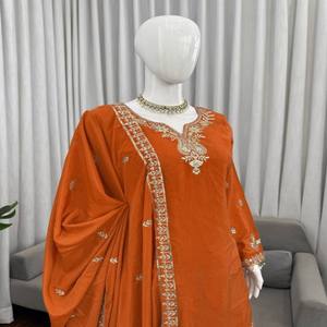 Conjunto Sharara de Diseñador VASTRA COTTAGE con Kurti con Bordado de Hilo y Dupatta a Juego, Traje Étnico para Fiestas y Bodas - Product Image 2