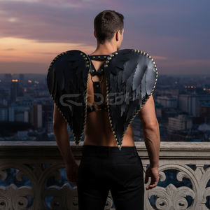 Arnés de piel sintética con alas de ángel caído, joyería gótica para el cuerpo con tachuelas, arnés ajustable con detalle de anillo en O - Product Image 6
