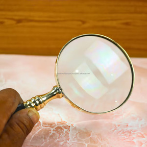 Loupe en nacre et en laiton de style vintage Lentille anti-éblouissement Design authentique et unique Loupe de détective durable par FWE - Product Image 3