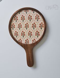 Plats de service ronds classiques en bois peints à la main - Lavables au lave-vaisselle pour les fêtes - Product Image 2