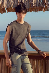 Débardeur pour homme à manches courtes, col rond, coupe classique, 100% coton jersey, gris uni, vêtement décontracté, séchage rapide, finition lavée, Whiteaura - Product Image 5