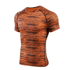 เสื้อยืดแขนสั้นผู้ชายแบบรัดรูปลายทาง แห้งเร็ว ผ้าถัก ทรงสปอร์ต คอกลม ทรงเข้ารูป รับผลิตแบบ OEM แบรนด์ส่วนตัว จำหน่ายส่ง - Product Image 3