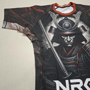 Rashguards de MMA Samurai con diseño personalizado para niños, con costuras de 5 agujas y paneles de malla para mayor transpirabilidad. - Product Image 2