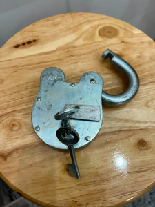 Candado de Metal Resistente con Llaves, Candado de Hierro Vintage con Grillete Sólido, Candado de Seguridad Tradicional para Puerta, Almacén - Product Image 4
