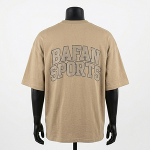 เสื้อยืดโอเวอร์ไซส์พรีเมียมสำหรับผู้ชาย ผ้าคอตตอนเจอร์ซีย์เนื้อนุ่ม 200 GSM สีเบจคาเมล พิมพ์ลายโลโก้แบบนูน - Product Image 3