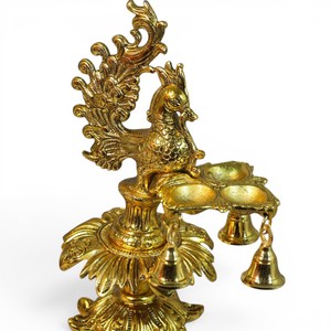 Lampe Samai en métal finition or, motif paon |   Lampe à huile décorative avec clochettes |   Diya traditionnel pour la Pooja, pour le temple à domicile et la décoration festive - Product Image 3