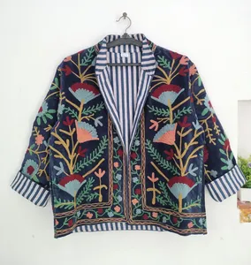 Chaqueta Boho Azul Suzani Hecha a Mano por Anayra Craft, Chaqueta de Terciopelo para Mujer con Forro de Algodón Transpirable y Bordado de Corazón - Product Image 1