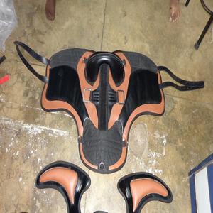 Selle d'obéissance anglaise sans arceau en cuir miniature de haute qualité, confort équestre, siège léger et souple, personnalisable - Product Image 4