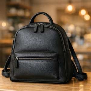 Ce sac fourre-tout vert sauge ressemble à un sac à main en cuir PU, similaire aux modèles des marques de sacs. - Product Image 6