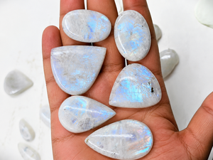 Cabochons en pierre de lune arc-en-ciel naturelle en gros |   Pierres précieuses bleues à reflets nacrés en forme de poire pour la fabrication de bijoux, taille personnalisée - Product Image 3