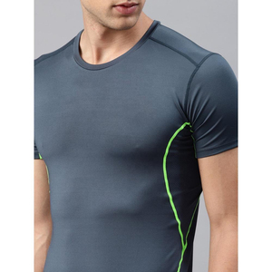เสื้อรัดรูปผู้ชายแบบแห้งเร็วสำหรับ MMA สีเทาเข้ม พร้อมตะเข็บสีเขียวนีออน แขนสั้น สำหรับศิลปะการต่อสู้แบบผสมผสาน - Product Image 4