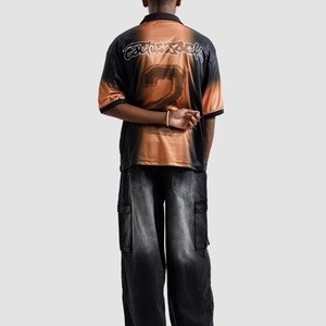 Polo Homme Oversize Streetwear à Manches Courtes, Motif Imprimé Dégradé Noir Orange, en Polyester Tissé avec Logo Frontal - Product Image 5