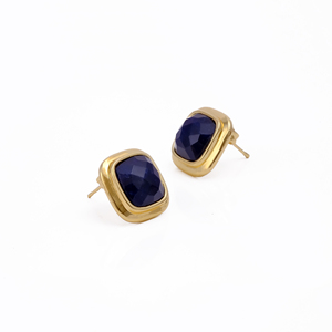 Boucles d'oreilles clous carrées en laiton plaqué or 18 carats avec pierre précieuse Sodalite naturelle en forme de coussin, faites à la main, style bohème chic, accessoires de mode, cadeau - Product Image 2