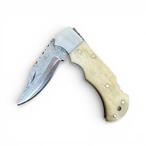 Cuchillo Plegable EDC de Acero Damasco y Cobre Hecho a Mano de Alta Calidad con Mango Grabado de Hueso de Camello Negro TÁCTICO PARA EXTERIOR - Product Image 2